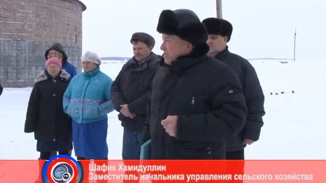 Ветеранам-дояркам показали новую ферму смотреть онлайн