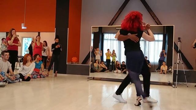 Sambafanáticos 2018 - Fire Samba demo by Walter Fernandes & Taís Benite! смотреть онлайн