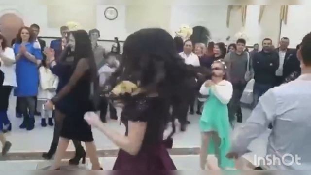 викуля поймала букет невесты. смотреть онлайн