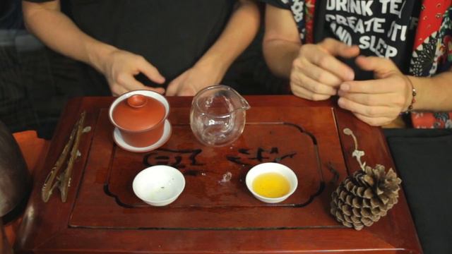 Tea With The Twins ASMR : An Intro to Gongfu Cha [Water] [Porcelain] [Tea Leaves] [Crinkling] смотреть онлайн