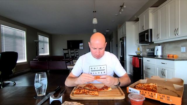 Little Caesars New Bacon Cruncher Pizza! смотреть онлайн