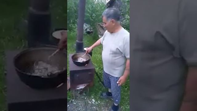 мы в саду варим гороховую на костре кашу. смотреть онлайн