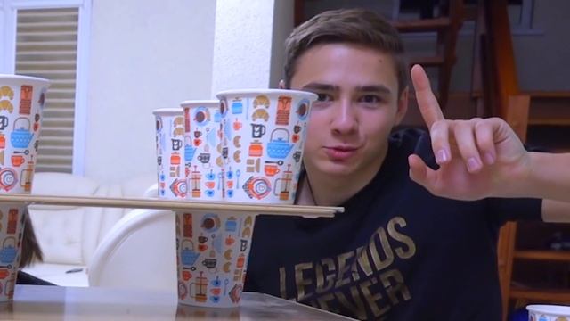 Челлендж КТО БЫСТРЕЕ ? ДЖЕНГА ИЗ СТАКАНОВ и другие задания смотреть онлайн