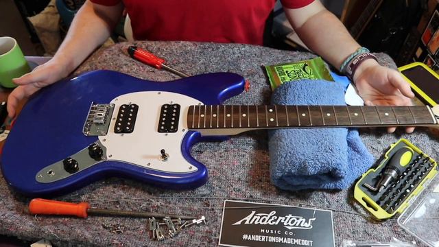 The Fender 'Squier' Bullet Mustang... Buying my first affordable guitar online. смотреть онлайн