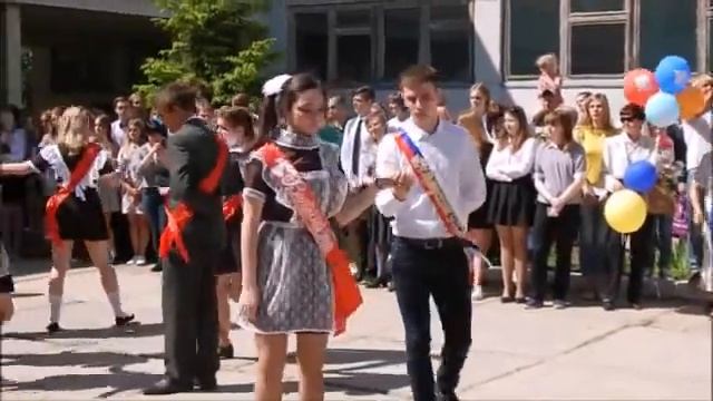 Флешмоб. Прощальный школьный вальс. Выпуск 2018. 11 класс школы №10 г. Рославля смотреть онлайн