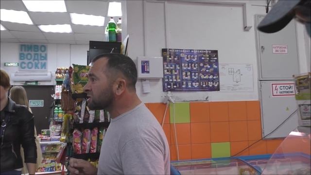 Карательный рейд в магазин, где я получил финик. Менты скрутили работника за мат. Магазин закрыли. смотреть онлайн