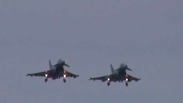 Two Eurofighter Typhoon missed approach at Brindisi Airport смотреть онлайн