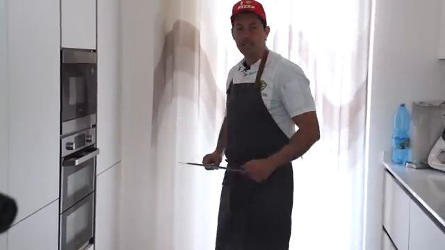 5 Pro Tips for Cooking Pizza in a Home Oven смотреть онлайн