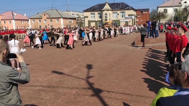 День Победы Карпинск 2021[видео только для избранных, позиция камеры плохая, фокуса камеры нет и тд смотреть онлайн