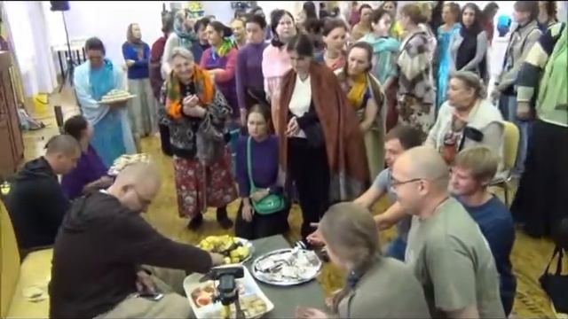 4 30 08 14 Махапрасад от ЕМ Прабхавишну Прабху смотреть онлайн