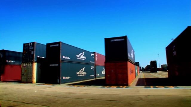 Moving A Vintage Spitfire Fighter Aircraft Across The Atlantic | Huge Moves |Spark смотреть онлайн