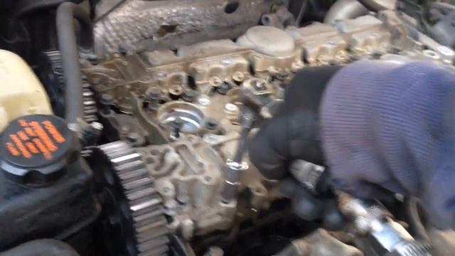 Removing cylinder head Volvo V70/S70 Engine B5254/20 valve. смотреть онлайн