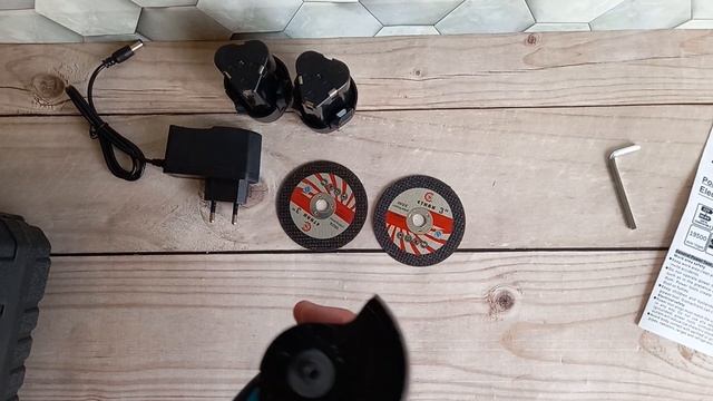 Мини болгарка ушм макита аккумуляторная. 12 вольт 2 ампер. Аналог MAKITA смотреть онлайн