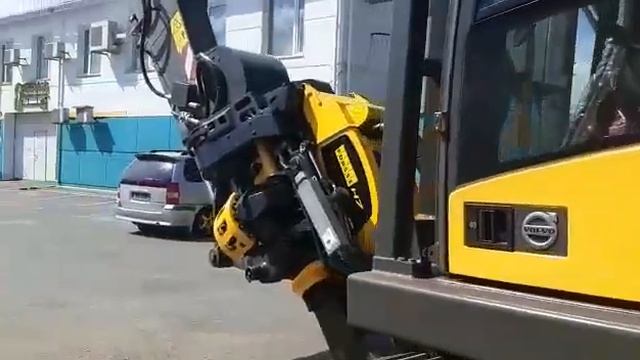 Очередной харвестер на базе экскаватора в Техцентре компании Бизнес Спецтехника, г. Санкт-Петербург смотреть онлайн