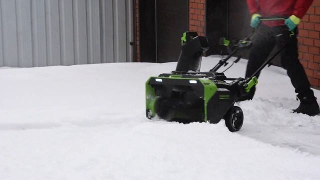 Аккумуляторный снегоуборщик Greenworks GD82ST обзор и тест смотреть онлайн