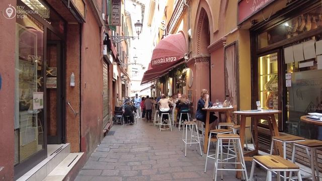 Bologna Italy 2022 4 October Walking Tour | 4K ULTRA HD 60FPS смотреть онлайн