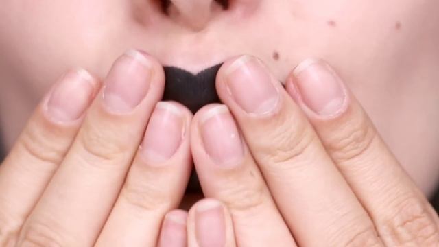 Виниловые губы by Bronx Colors смотреть онлайн