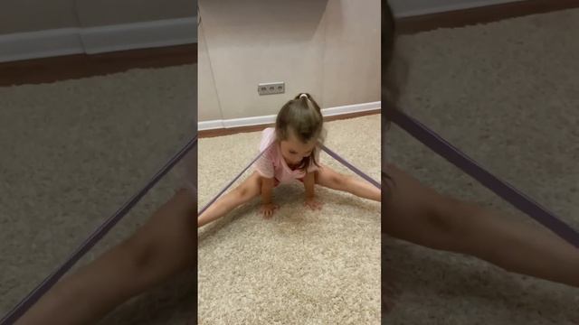 Тренеровка дома с резиной# спорт#гимнастика #жизнь#упорство смотреть онлайн