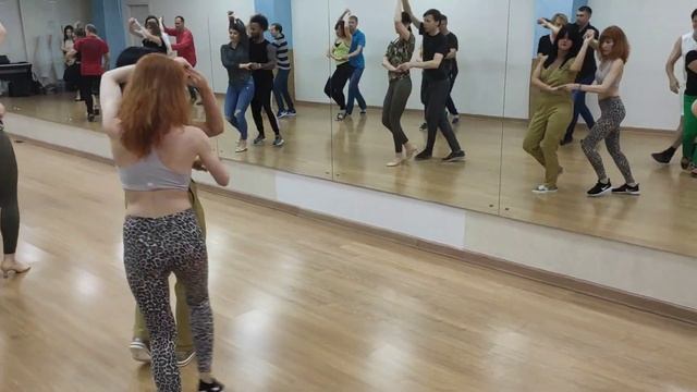 Урок бачаты от Эдельмиро (Ульяна + партнерша) 07.07.2019 смотреть онлайн