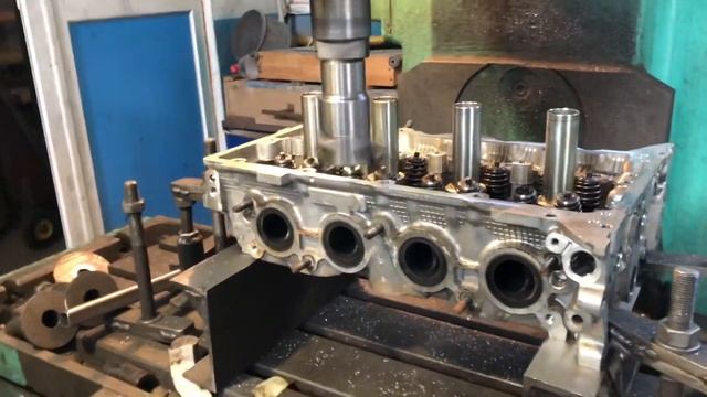 Фрезеровка плоскости под постель распредвала на сто Автопилот смотреть онлайн