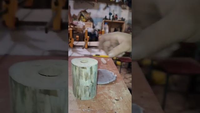 Свеча в стволе дерева #лофт #тренд #дерево #столярка #своимируками #инструмент #woodworking смотреть онлайн