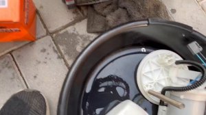 Toyota Venza 08-15 how to change fuel pump gas filter замена топливного фильтра
