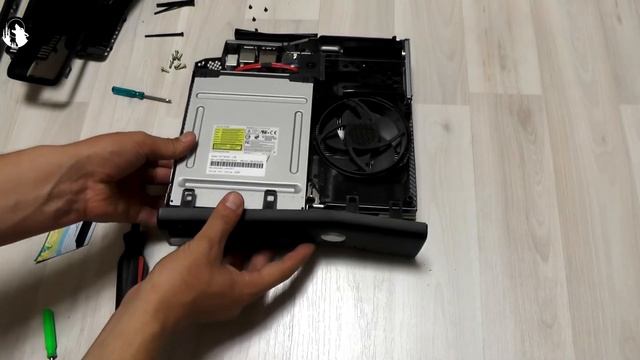 Как разобрать и как заменить термопасту Xbox 360 Slim смотреть онлайн