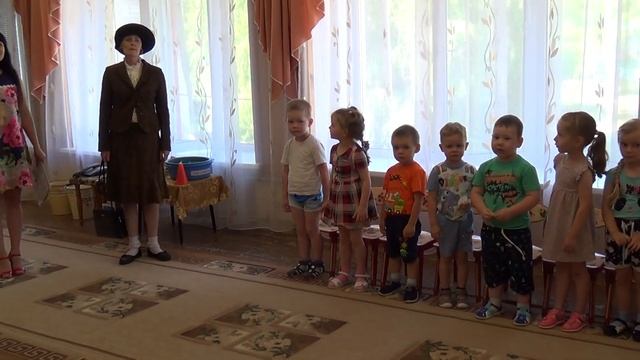 Фрагмент праздника "Азбука безопасности". В гостях у детей Шапокляк! смотреть онлайн