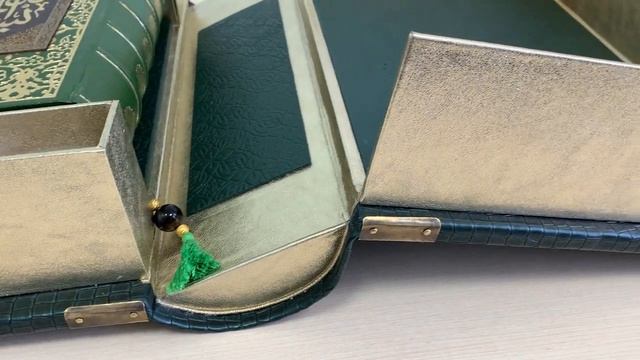 Казанский Коран в подносном коробе. Крокодил, патинированная фурнитура смотреть онлайн