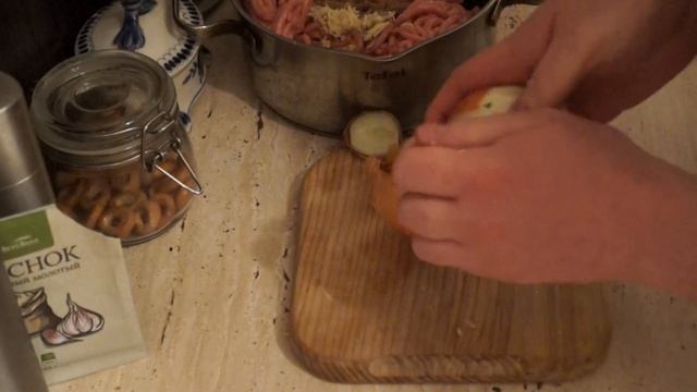 Ёжики мясные с гречкой. Тефтели из индейки с гречкой запеченные в духовке .Готовим на карантине смотреть онлайн