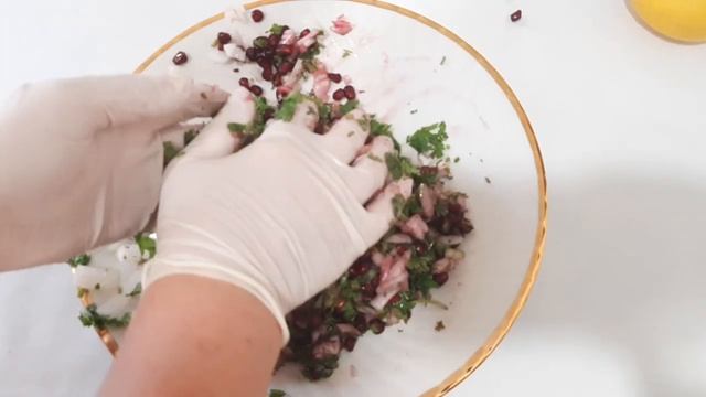 Delicious fried carp with pomegranate filling./Жареный карп с гранатовой начинкой смотреть онлайн