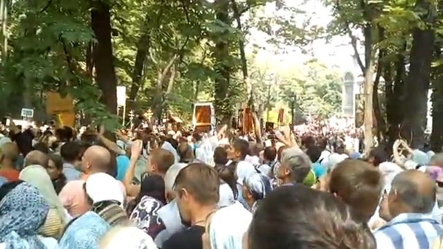 Встреча православными Пачаевской иконы Богородицы на Всеукраинском Крестном Ходе сегодня в Киеве смотреть онлайн