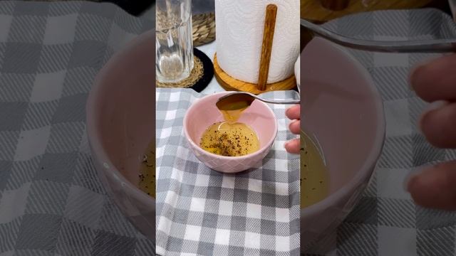 Салат с копчёным угрём.