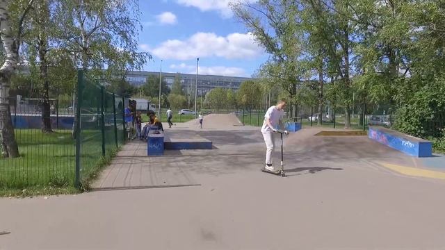 Как правильно провести один летний день! Лето! Солнце! Самокат! Каникулы! смотреть онлайн