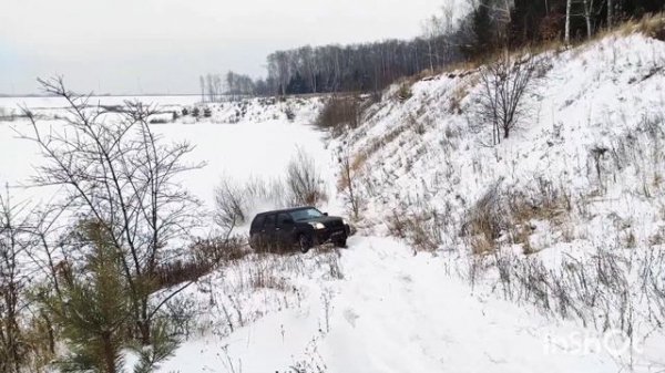 Прадо Китайскии чуть не проволился под лёд на рыбалке.Derways Shuttle