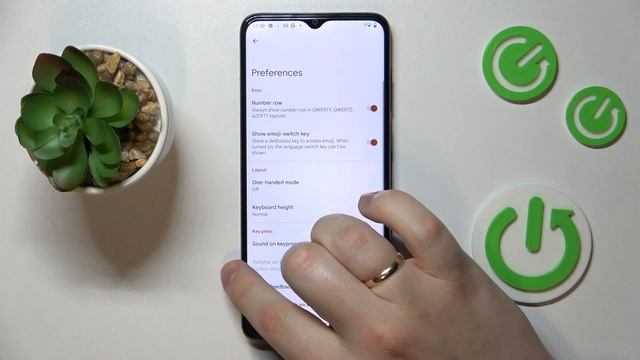 How to Add Numbers to Keyboard in MOTOROLA Moto E22 смотреть онлайн