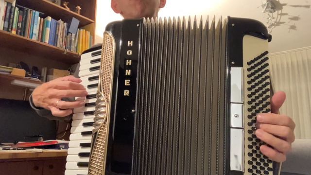 Trinklied Verdi, gespielt auf meinem Hohner Verdi III Akkordeon смотреть онлайн
