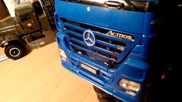 Сборка автомобиля Mercedes-Benz Actroa 1854 производитель Italeri масштаб 1/25 смотреть онлайн
