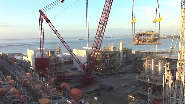 One day with the crew - Lifting action by a FPSO integration project in Brazil смотреть онлайн