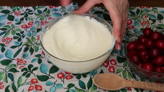 ? ВКУСНЕЙШИЙ ЛЕТНИЙ ПИРОГ С ВИШНЕЙ В СМЕТАННОЙ ЗАЛИВКЕ ? / ВИШНЕВЫЙ ПАЙ смотреть онлайн