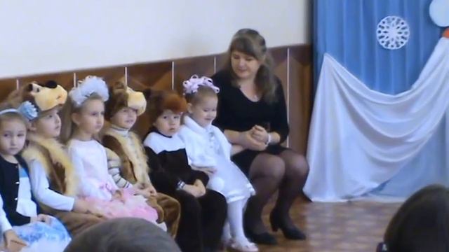 Новогодний утренник в детском саду №28 г.Бердянск ( часть 1) смотреть онлайн