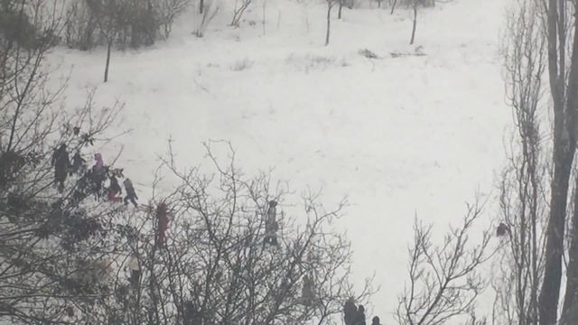 Ура снег катаемся на санках вид из окна⛄️☃️❄️? смотреть онлайн