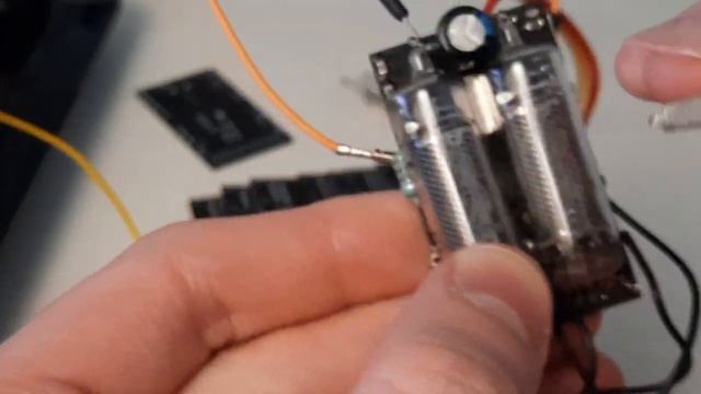 Наручные часы на газоразрядных индикаторах ИН-16. Часть 1. Прототип. Nixie clock. смотреть онлайн