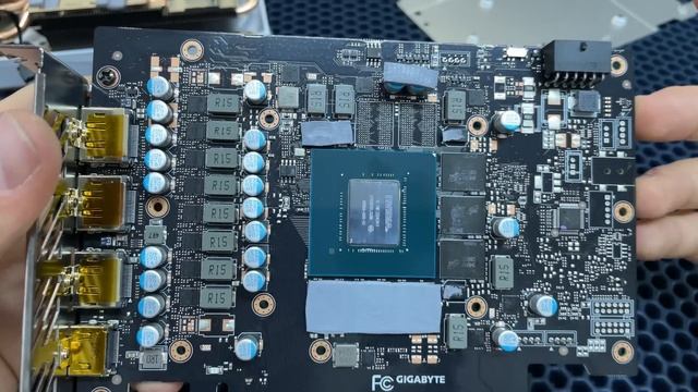 Гигабайт начала делать нормальные карты? Обзор RTX 4070 Ti Aero oc смотреть онлайн