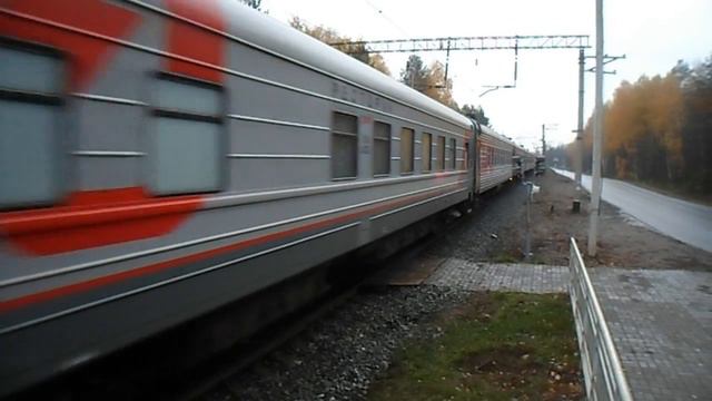 Электровоз ЭП1М-320 с пассажирским поездом смотреть онлайн