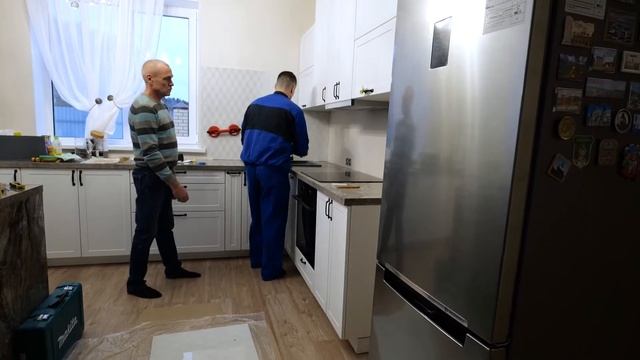 Монтаж кухонного стеклянного фартука смотреть онлайн