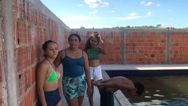 DESAFIO DA PISCINA|SE NÃO SABER A RESPOSTA CAI NA PISCINA. смотреть онлайн