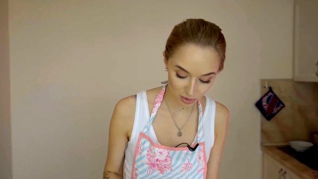 Рецепт ванильного бисквита. Нежный, воздушный и универсальный! смотреть онлайн