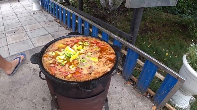 ЖАРЕНАЯ ШУРПА (ковурма) в казане на костре смотреть онлайн