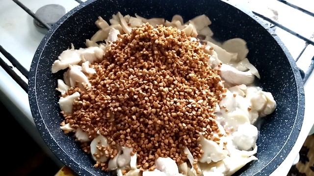 Подруга угостила ужином, приготовленным за 20 минут, вкусно, сытно, ароматно. смотреть онлайн